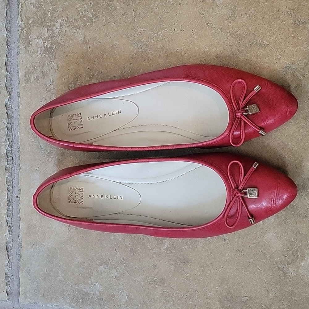 Vintage Anne Klein Red Leather Flats (Fits small like an 8) Size inside says 9.